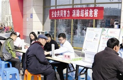 淮陰區(qū)開展“社會共同努力 消除結(jié)核危害”主題宣傳活動，強化公共衛(wèi)生意識，優(yōu)化社會經(jīng)濟(jì)咨詢服務(wù)