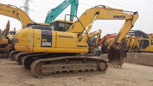 二手工程機(jī)械-2014年夏季特惠低價出售原裝進(jìn)口小松200-7型二手挖掘機(jī),趕緊.